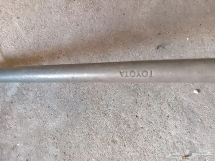 مفتاح جنط تويوتا اصلي ومفتاح صليب 1