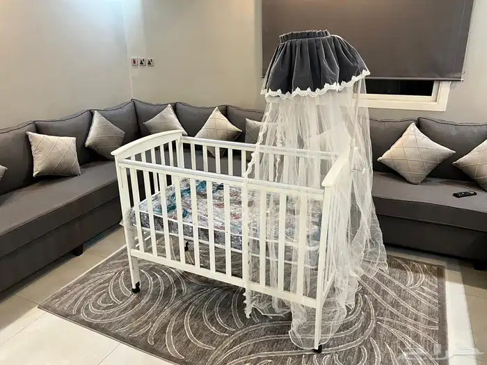 سرير طفل مولود شبه جديد 2