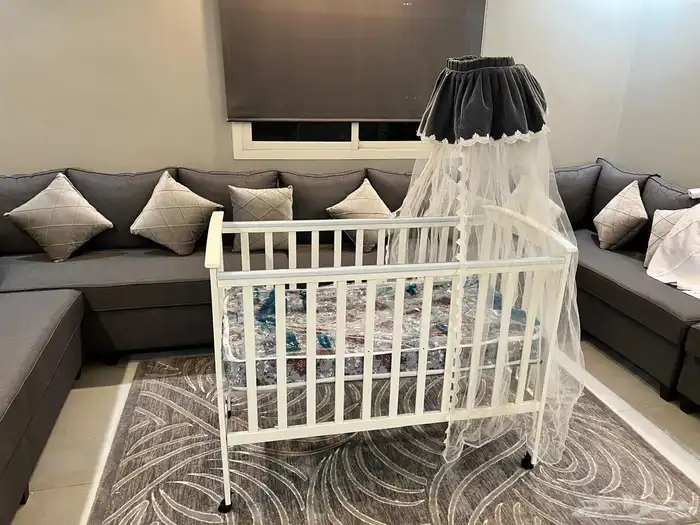 سرير طفل مولود شبه جديد 0