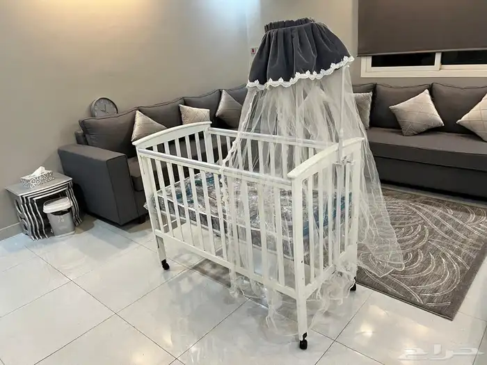 سرير طفل مولود شبه جديد 1