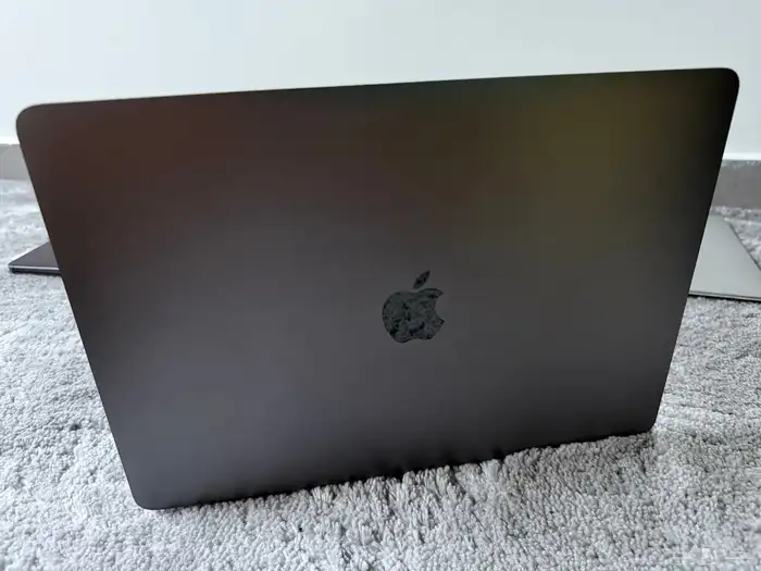 macbook pro 2019 intel core i7 16gm ram 1tb ssd 4