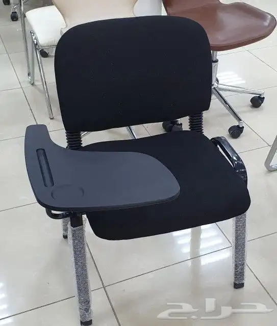 يوجد لدينا كراسي العاب وكراسي محاضرات بسعر الجمله 5
