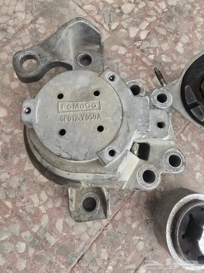 2013 Ford Taurus engine mounts 3