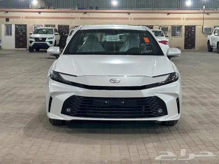 تويوتا كامري 2025 E بنزين سعودي بالنقد والقسيط 4