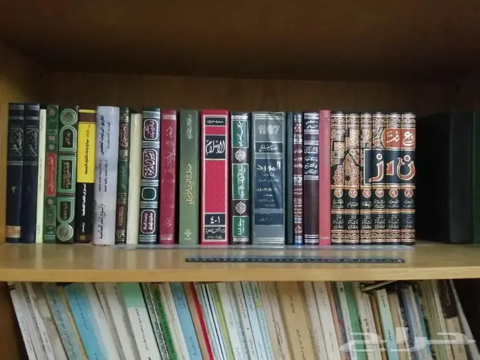 مكتبة فيها كتب قيمة لطلاب العلم و المثقفين 0