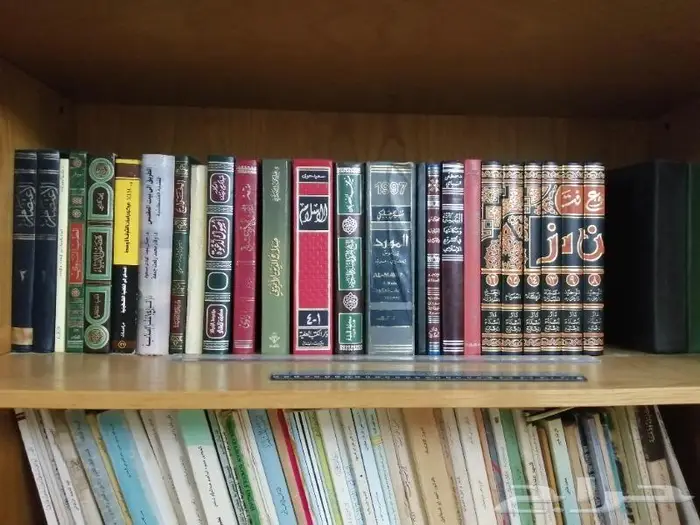 مكتبة فيها كتب قيمة لطلاب العلم و المثقفين 1