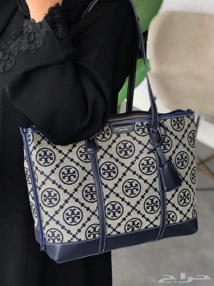 شنط ثلاث ماركات من فخامة شنطة برادا مع توري بورش سيلين PRADA 33