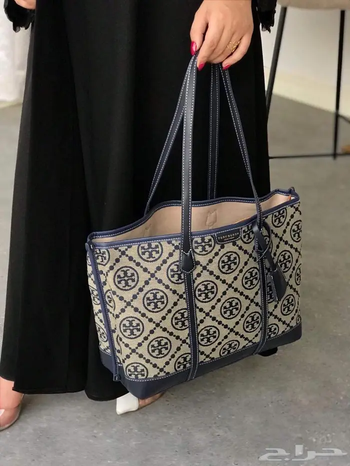 شنط ثلاث ماركات من فخامة شنطة برادا مع توري بورش سيلين PRADA 24