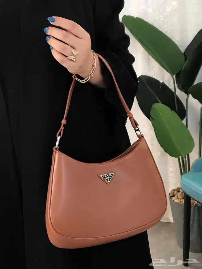 شنط ثلاث ماركات من فخامة شنطة برادا مع توري بورش سيلين PRADA 22