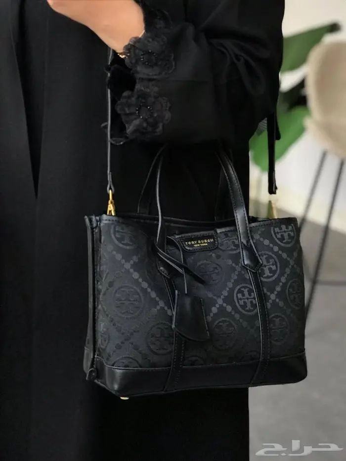 شنط ثلاث ماركات من فخامة شنطة برادا مع توري بورش سيلين PRADA 17