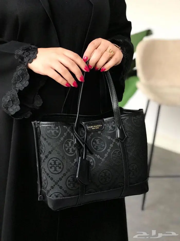 شنط ثلاث ماركات من فخامة شنطة برادا مع توري بورش سيلين PRADA 16