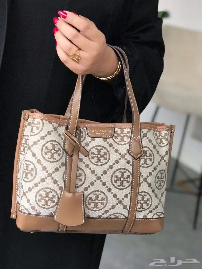 شنط ثلاث ماركات من فخامة شنطة برادا مع توري بورش سيلين PRADA 14