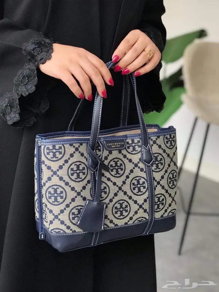 شنط ثلاث ماركات من فخامة شنطة برادا مع توري بورش سيلين PRADA 15