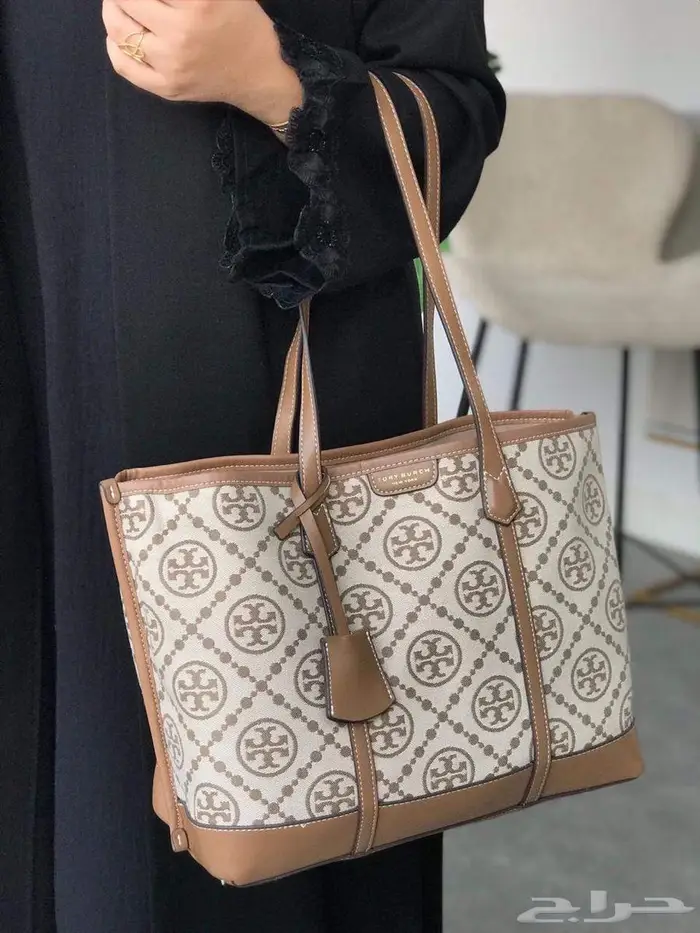 شنط ثلاث ماركات من فخامة شنطة برادا مع توري بورش سيلين PRADA 44