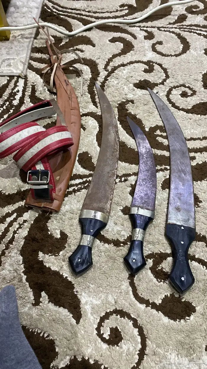 تراث خنجر نظيف قديمه عدد 3 موضح بصوره 1