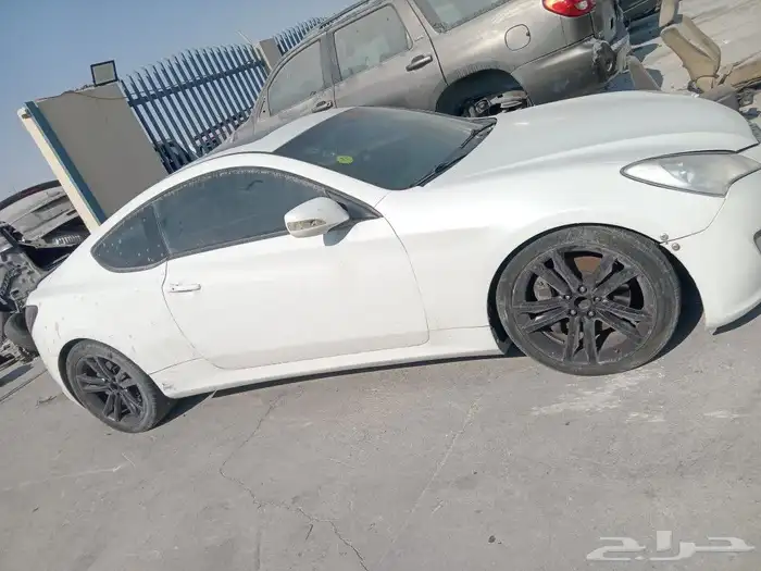 جنسيس كوبيه 2011 تشليح قطع غيار فقط 1