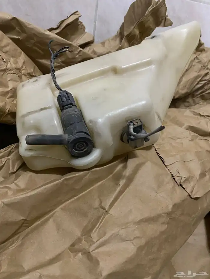 ريش مكيف وقطع كراون فكتوريا 2003_2012 عرض اليوم الوطني 3