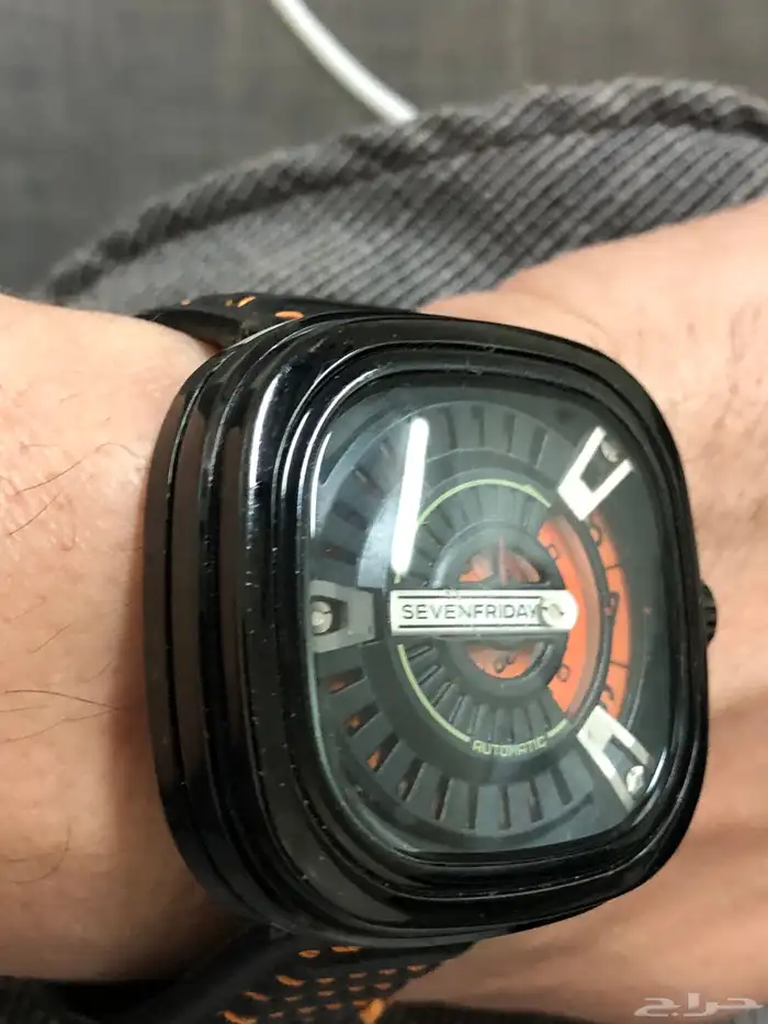 ساعة رجالية SEVENFRIDAY 4