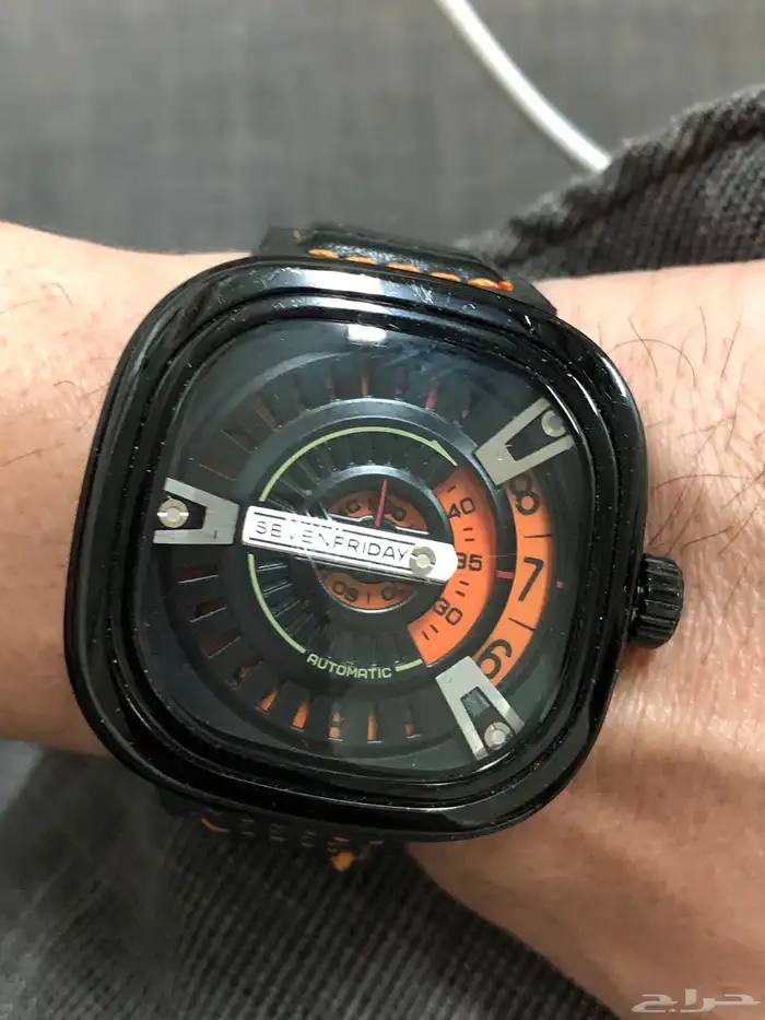 ساعة رجالية SEVENFRIDAY 1