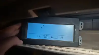 ديكور ازيرا مسجل وساعة وشاشة المكيف 2014 6