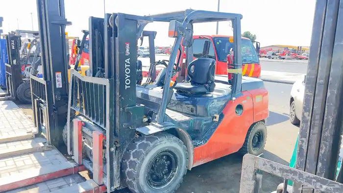 فوركلفت للايجار رافعه شوكيه forklift 8