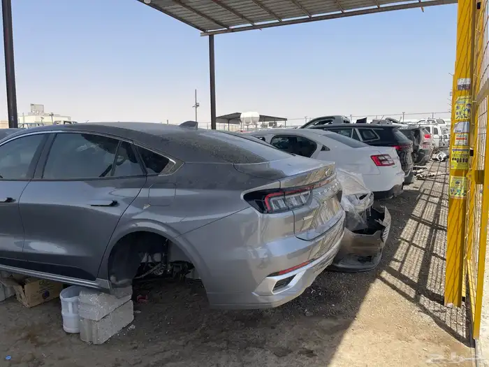 تشكيلة من السيارات الفورد و الجمس مديلات حديثة قطع تشليح 24