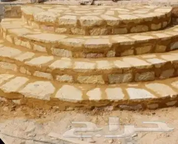 اعمال التراث من الطين والحجروالاسقف المستعاره وزراعة النخيل 1