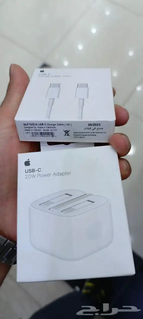 كيبل شحن USB-C مع محول طاقة 20 واط من Apple 1