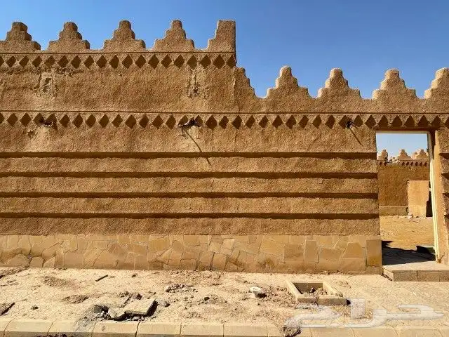 اعمال التراث من الطين والحجروالاسقف المستعاره وزراعة النخيل 3