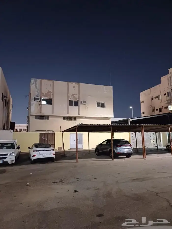 للبيع عمارة تجارية بحي الاتصالت على طريق الملك فهد 1