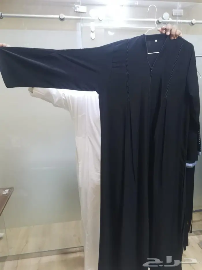 يوجدلدينا عبايات 50 درزن بأسعار منافسة 1