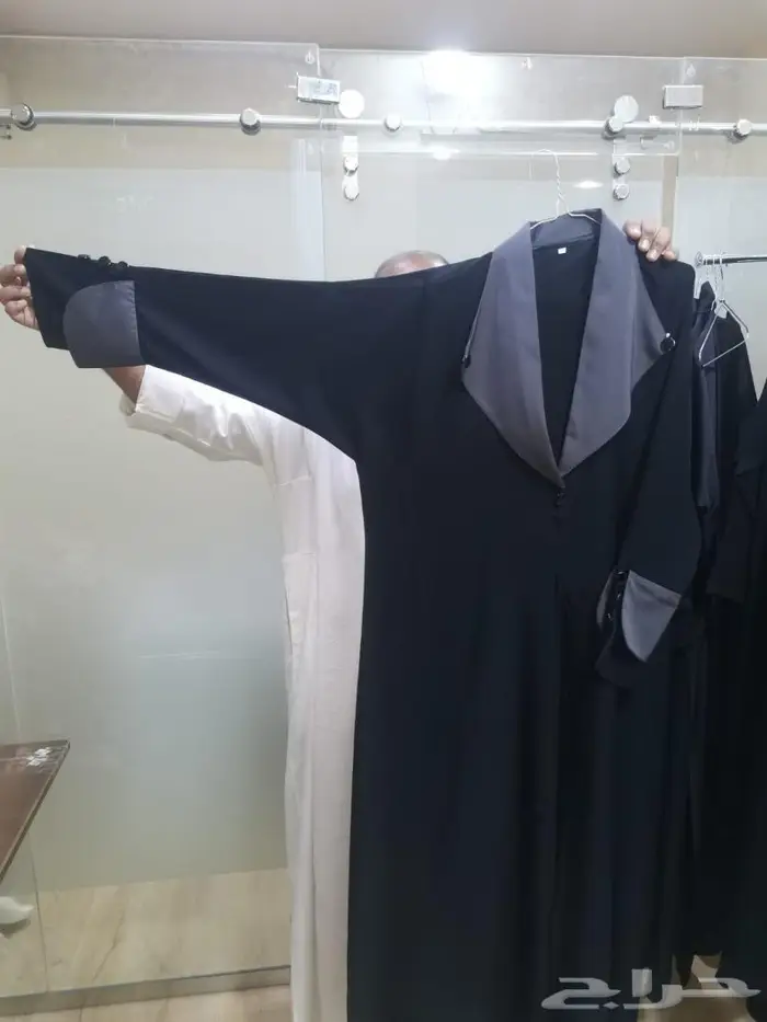 يوجدلدينا عبايات 50 درزن بأسعار منافسة 3