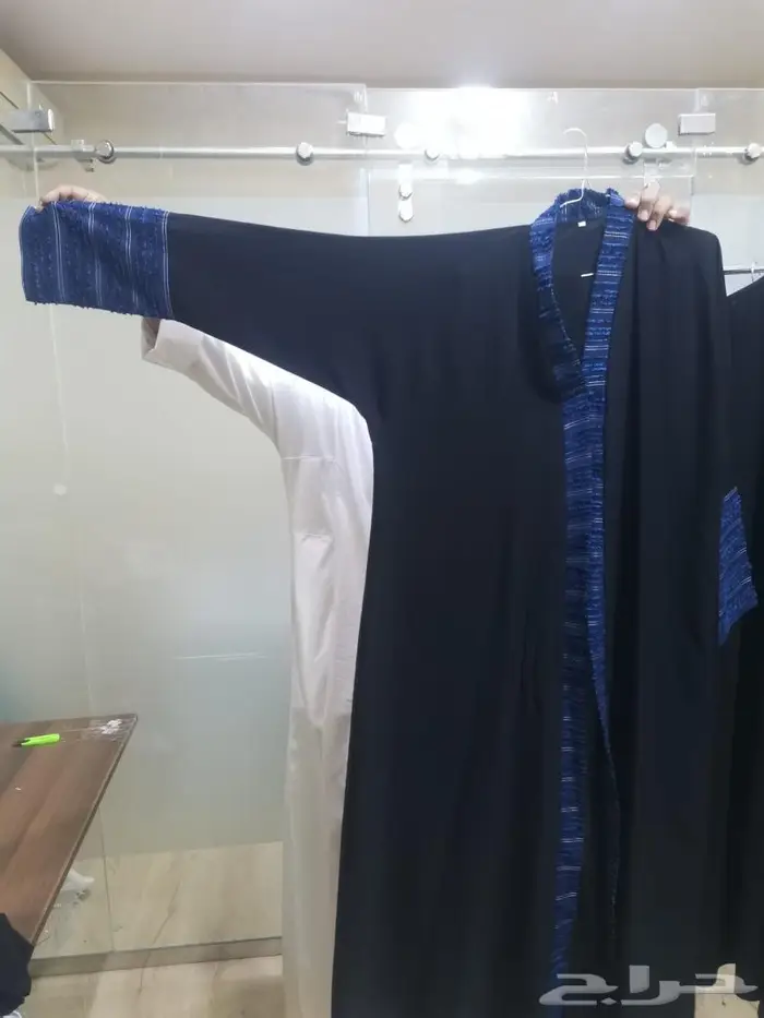 يوجدلدينا عبايات 50 درزن بأسعار منافسة 6