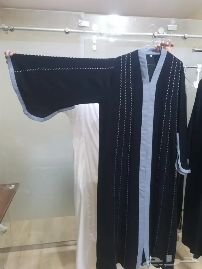 يوجدلدينا عبايات 50 درزن بأسعار منافسة 9