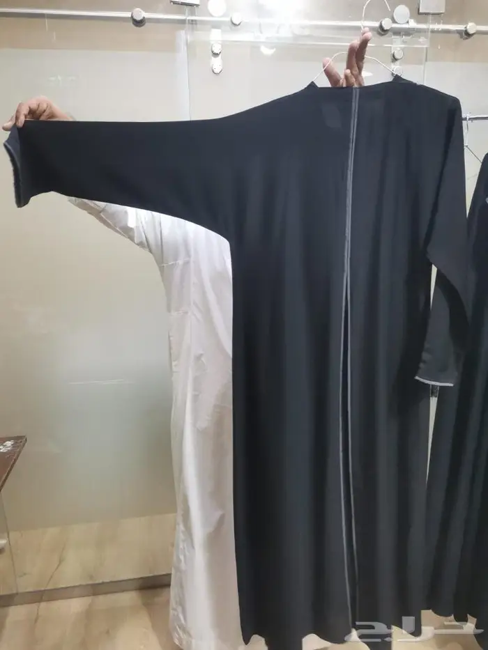 يوجدلدينا عبايات 50 درزن بأسعار منافسة 10