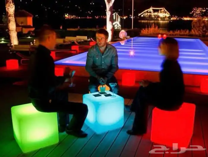 طاوله طاولات مضيئه كرسي 4