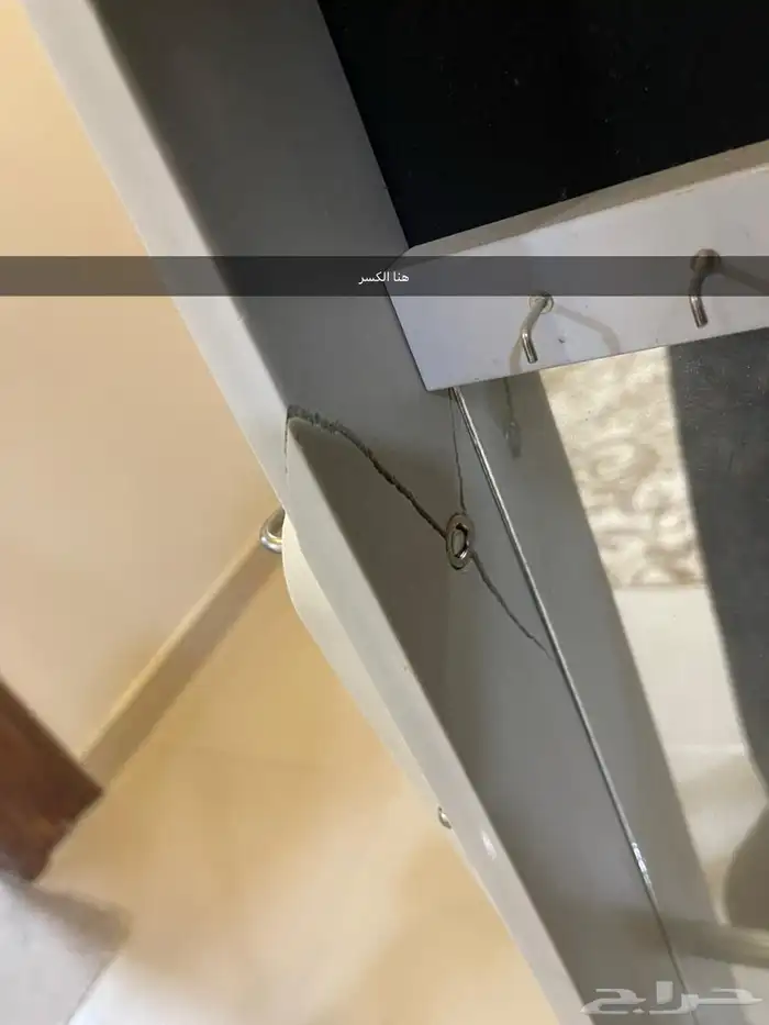 مرايه داخلها مكان اكسسوارات 0