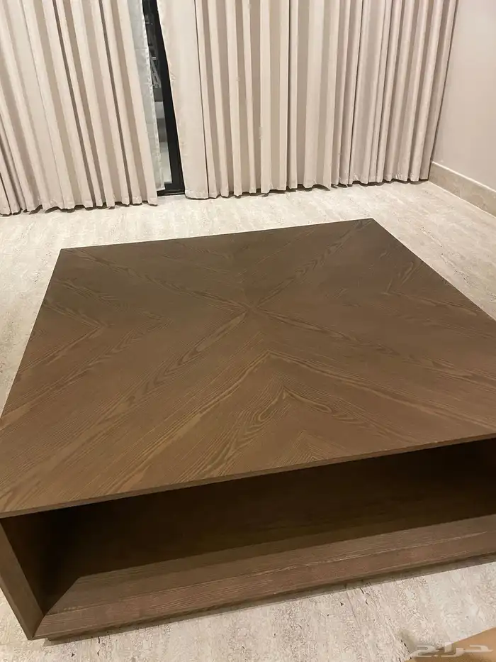 طاولة كبيره ولونه مميز 0