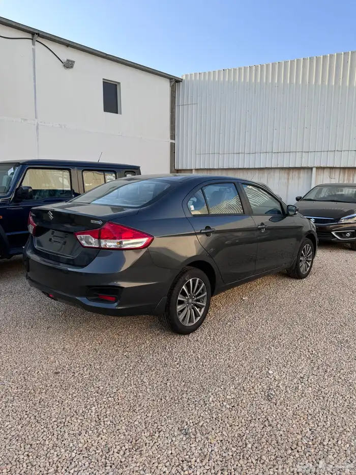 سوزوكي سياز 2025 4