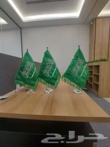 أعلام ريشه . أعلام مكتبيه. اعلام خارج البنايات 9