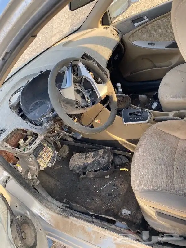 مكينة و قير جميعة نوع سيارت و موجود باب اكسنت كمر دودة عكس 5