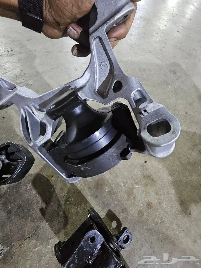 قطع غيار مازدا 6 2014 - 2020 كراسي مكينه 1