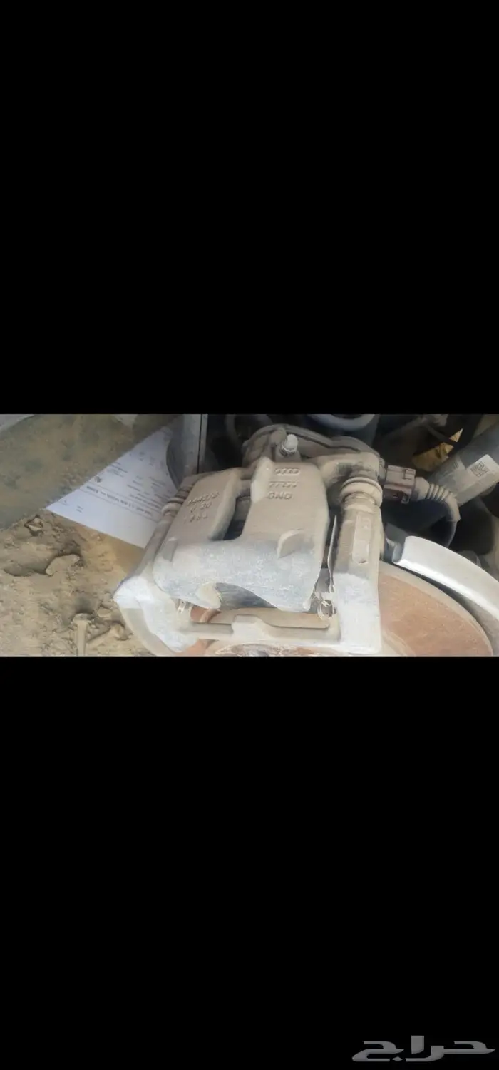 اودي A4 2015 يوجد لديه بعض القطع الخلفيه يمين ويسار 4