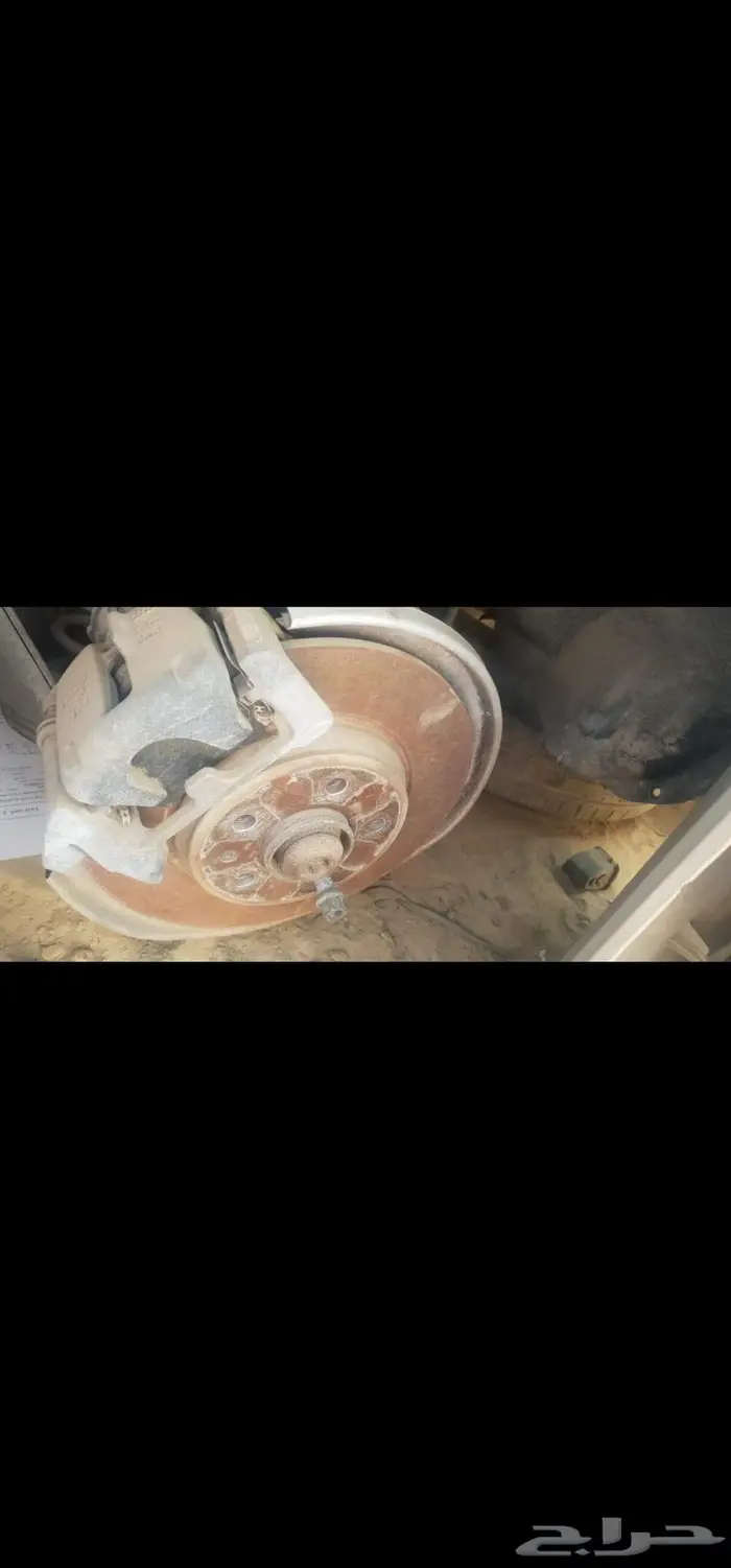 اودي A4 2015 يوجد لديه بعض القطع الخلفيه يمين ويسار 0