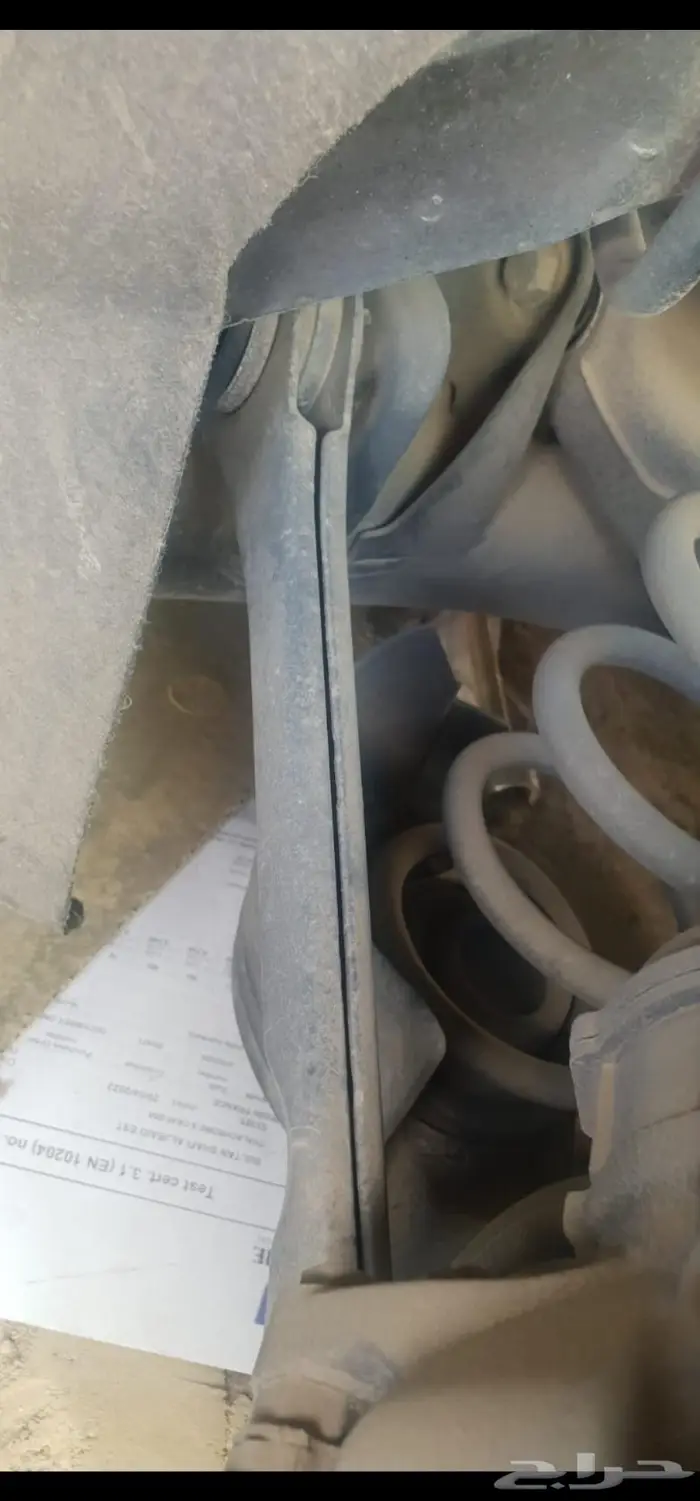 اودي A4 2015 يوجد لديه بعض القطع الخلفيه يمين ويسار 3