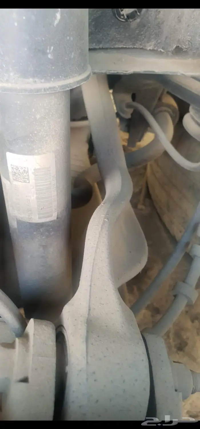 اودي A4 2015 يوجد لديه بعض القطع الخلفيه يمين ويسار 2