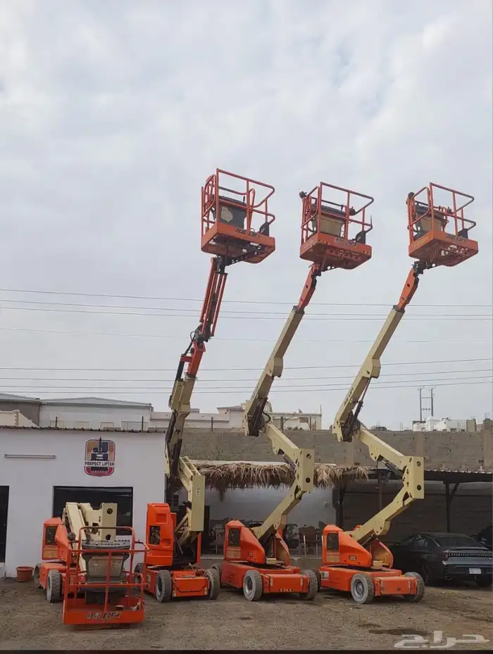 سقالات رافعات سله مان لفت - سيزر لفت للايجار 5