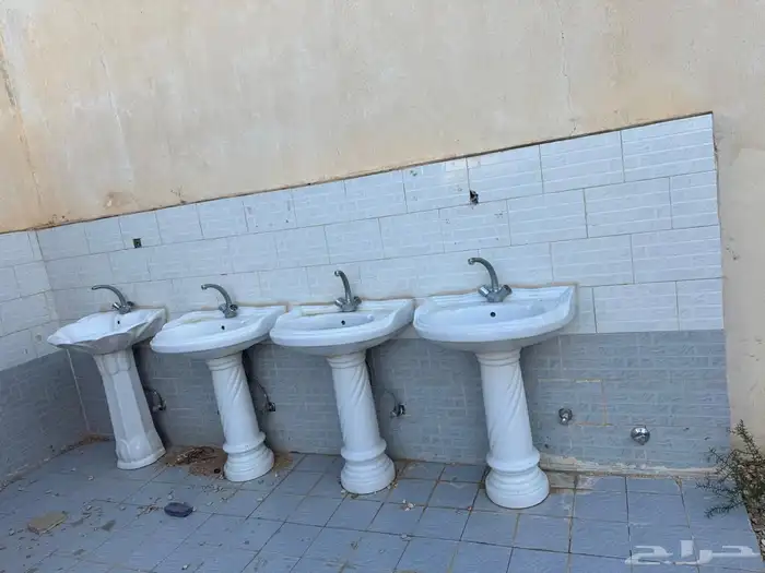 7 ثريات 3 مراوح 10 مغاسل 3 مجلى 0