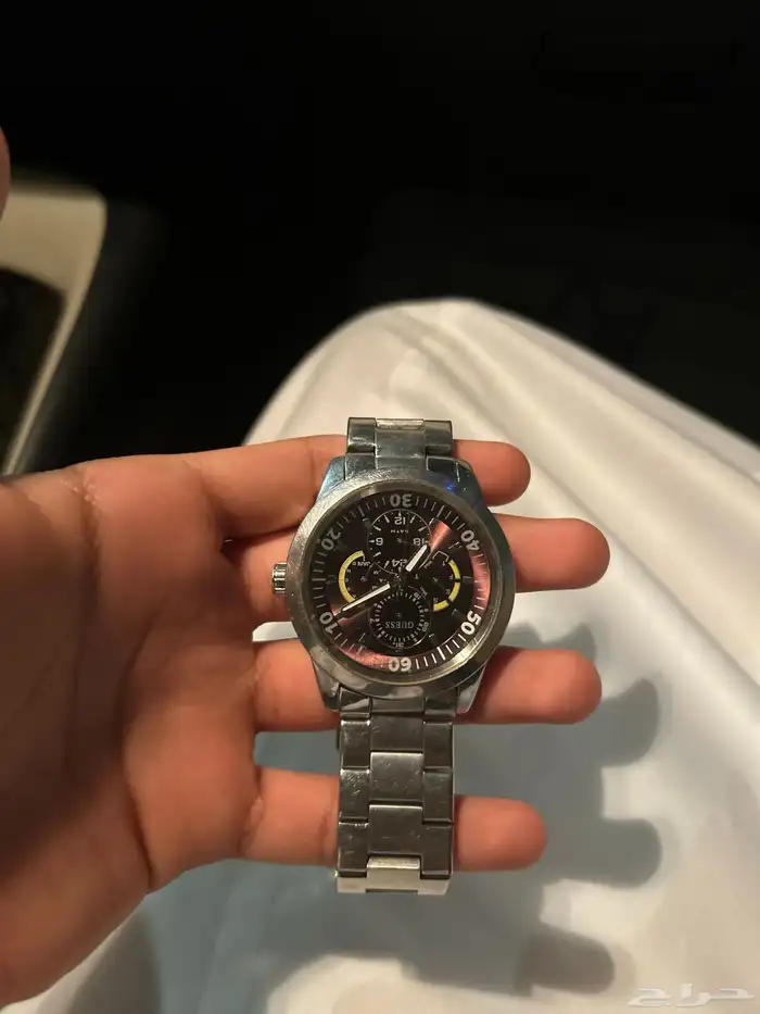 ساعة ماركة (GUEES) نادرة شريتها عام 2000 2