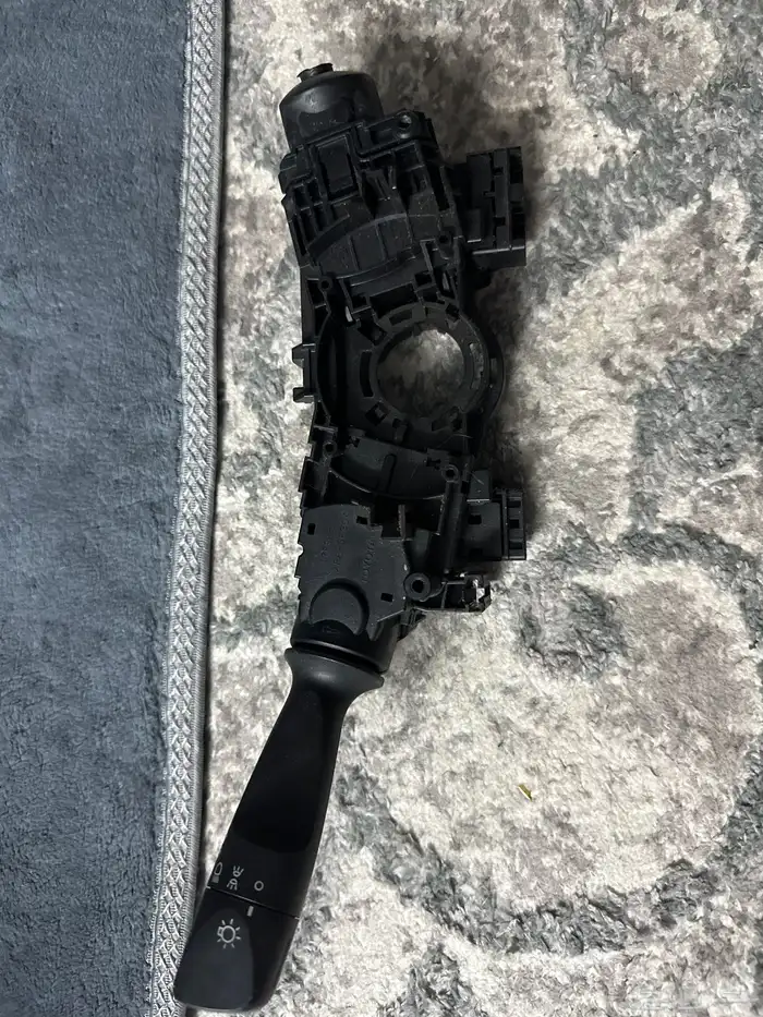 قطع غيار كورولا 2015 اصليه مسجل و ديكور و نيكل صدام 2